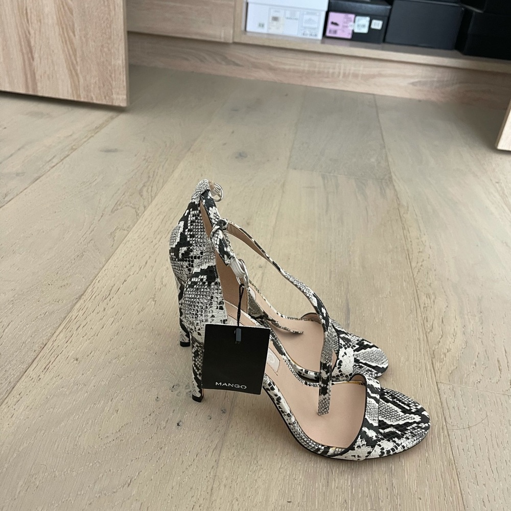 Mango snake heels